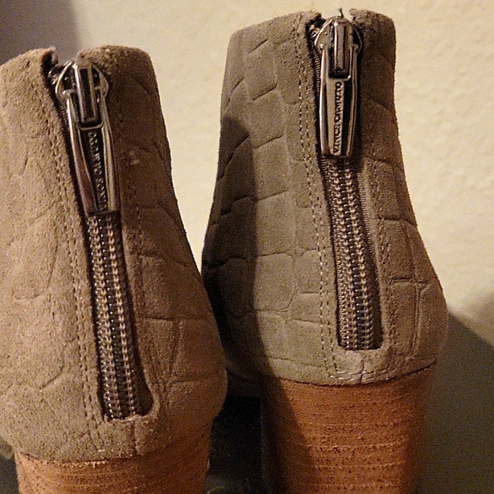 Vince Camuto Steevera Bootie Suede Grey size 7 - Picture 7 of 10